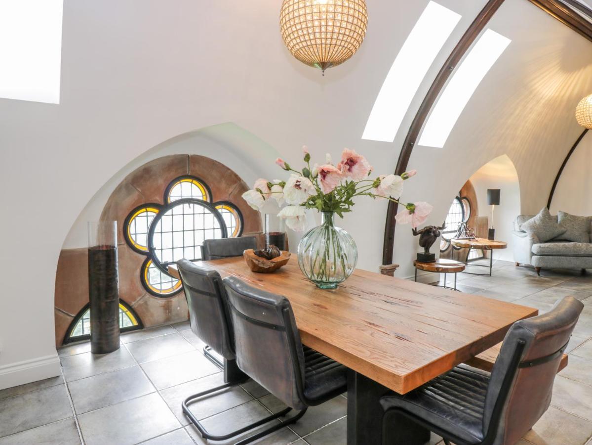 Penthouse St Mary'S Church 莫法特 外观 照片