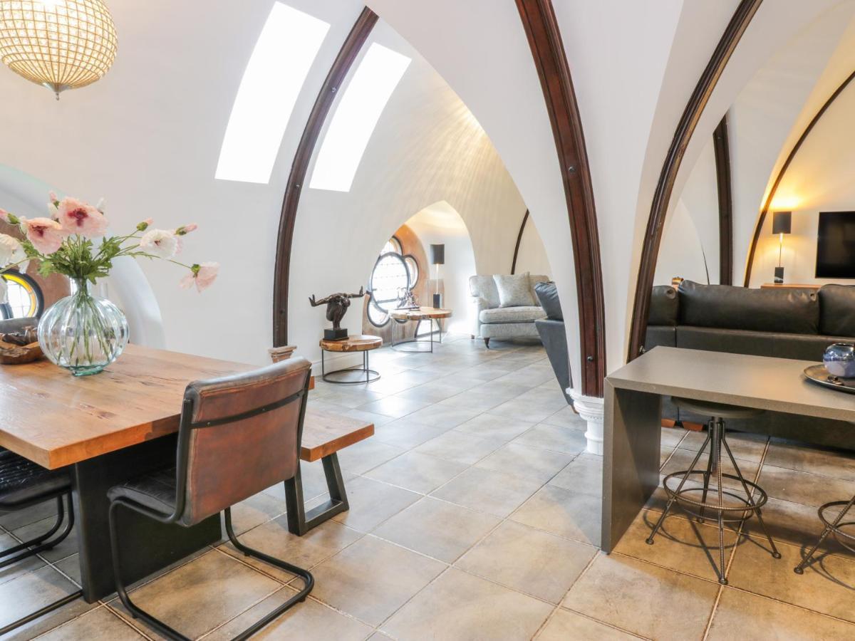Penthouse St Mary'S Church 莫法特 外观 照片