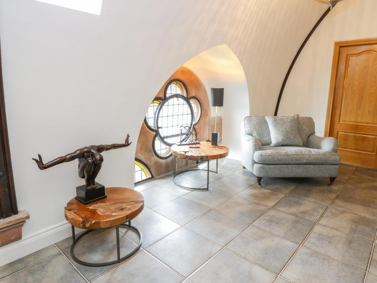 Penthouse St Mary'S Church 莫法特 外观 照片
