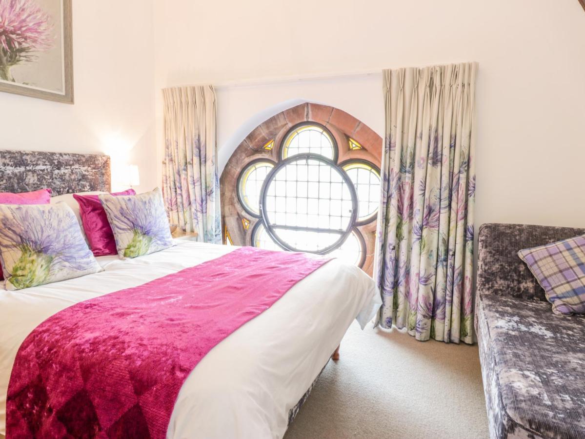 Penthouse St Mary'S Church 莫法特 外观 照片