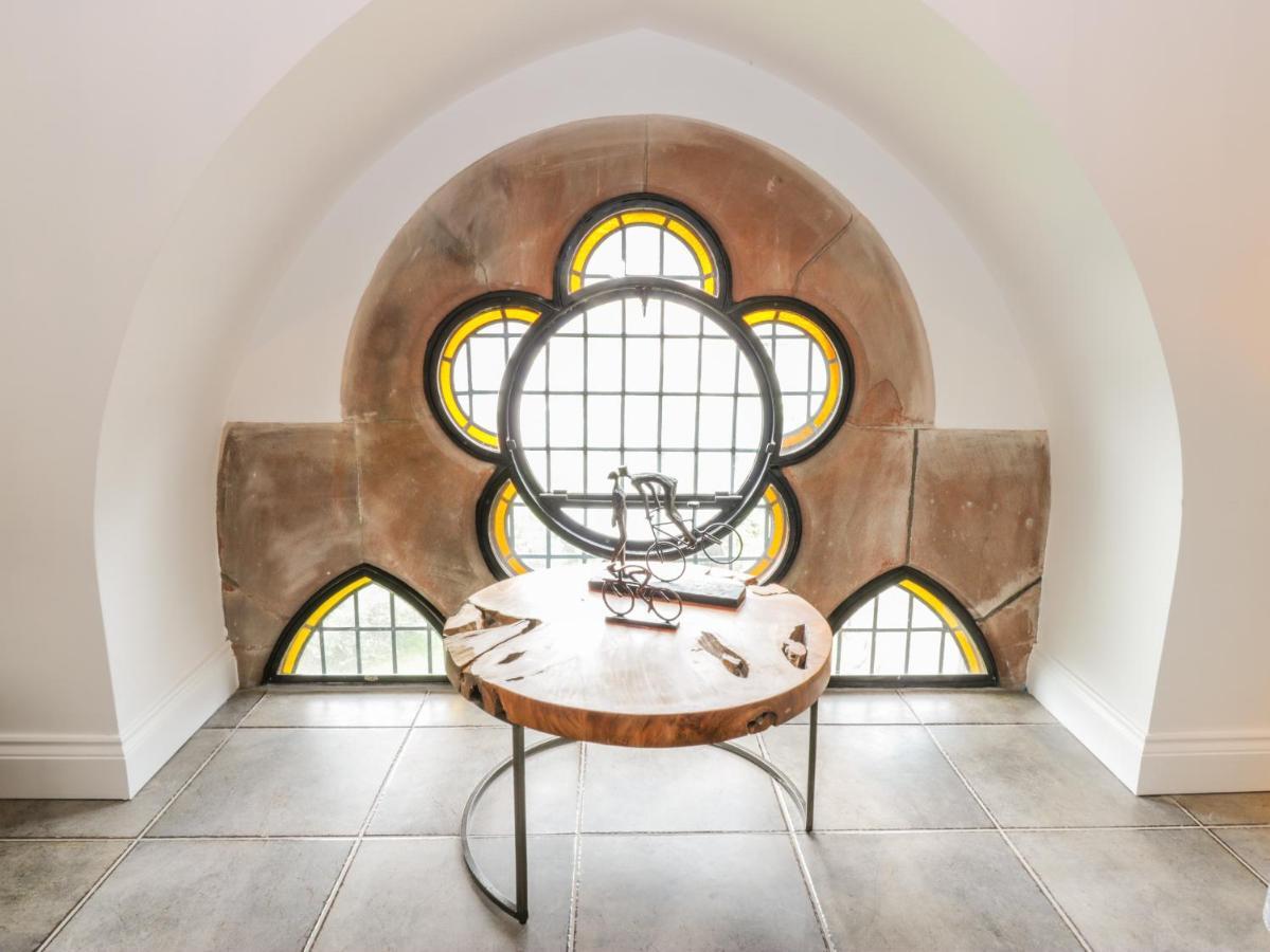 Penthouse St Mary'S Church 莫法特 外观 照片